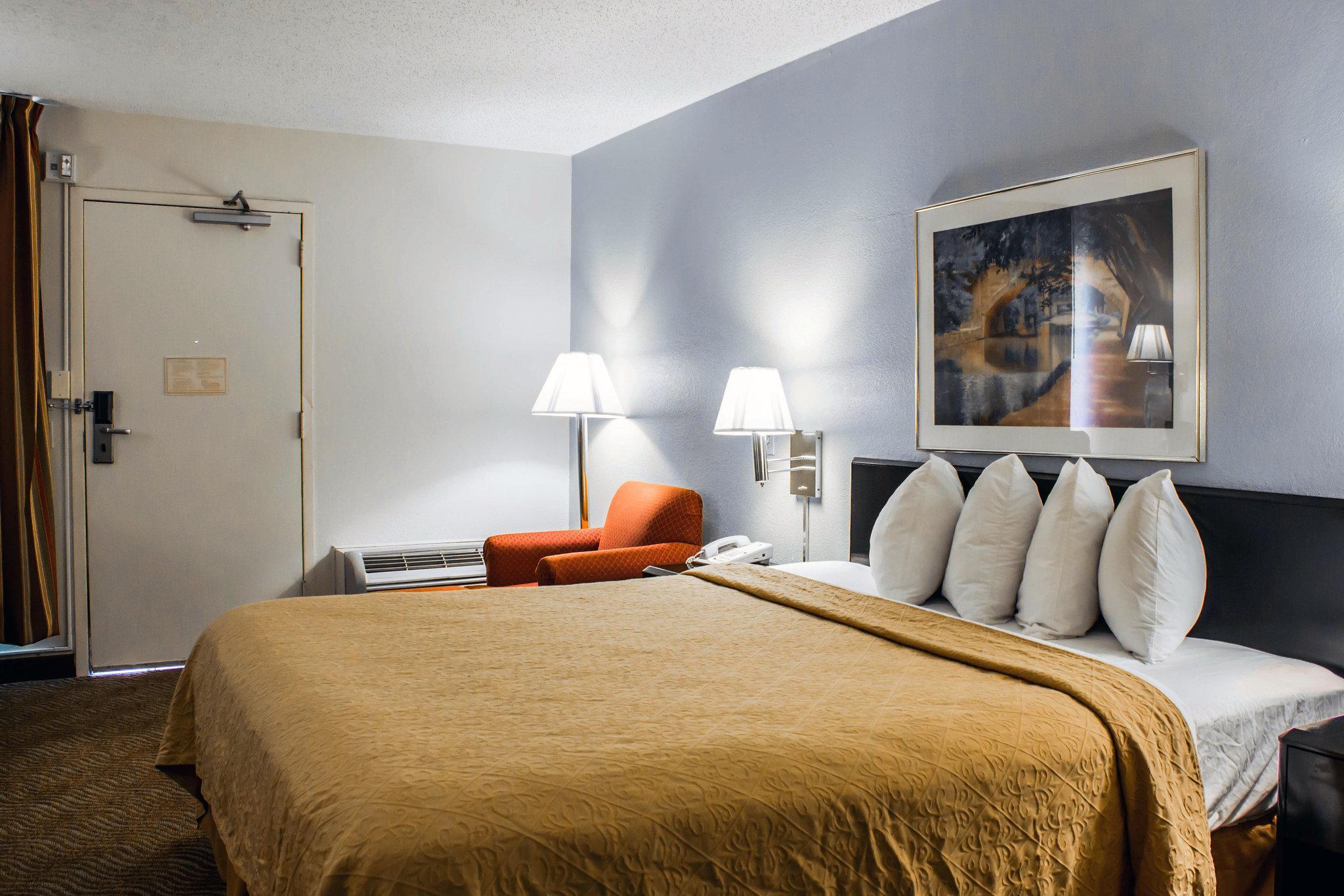 Quality Inn Роки-Маунт Экстерьер фото